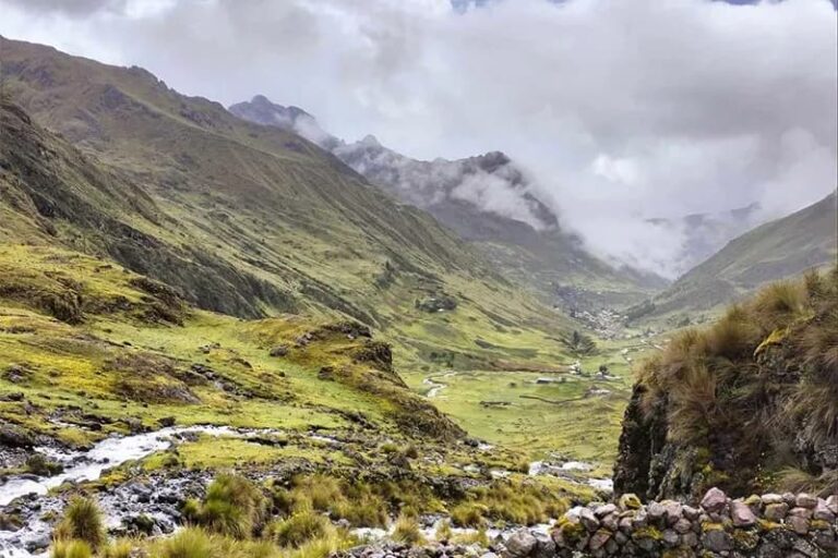 lares trek in january